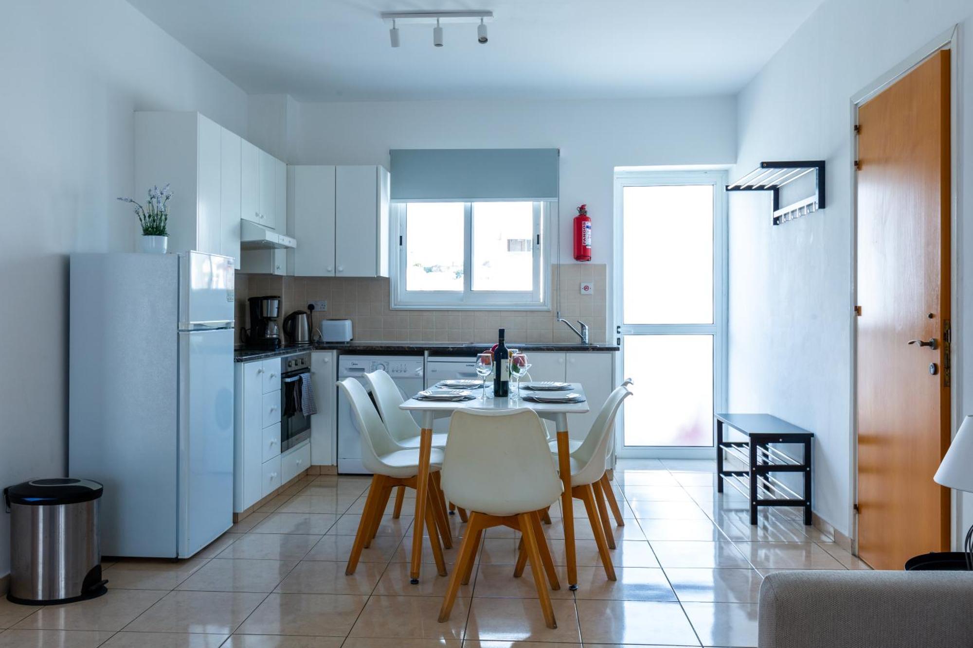 Beautiful 2 bed apartment in Paphos Cyprus Extérieur photo